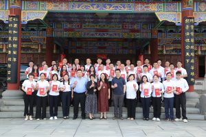 以實(shí)踐繪就華彩人生，用行動(dòng)書寫閃亮未來